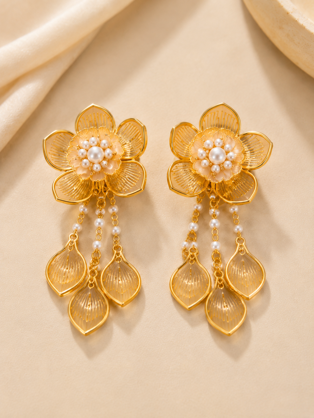Golden Floral Pearl Necklace Set