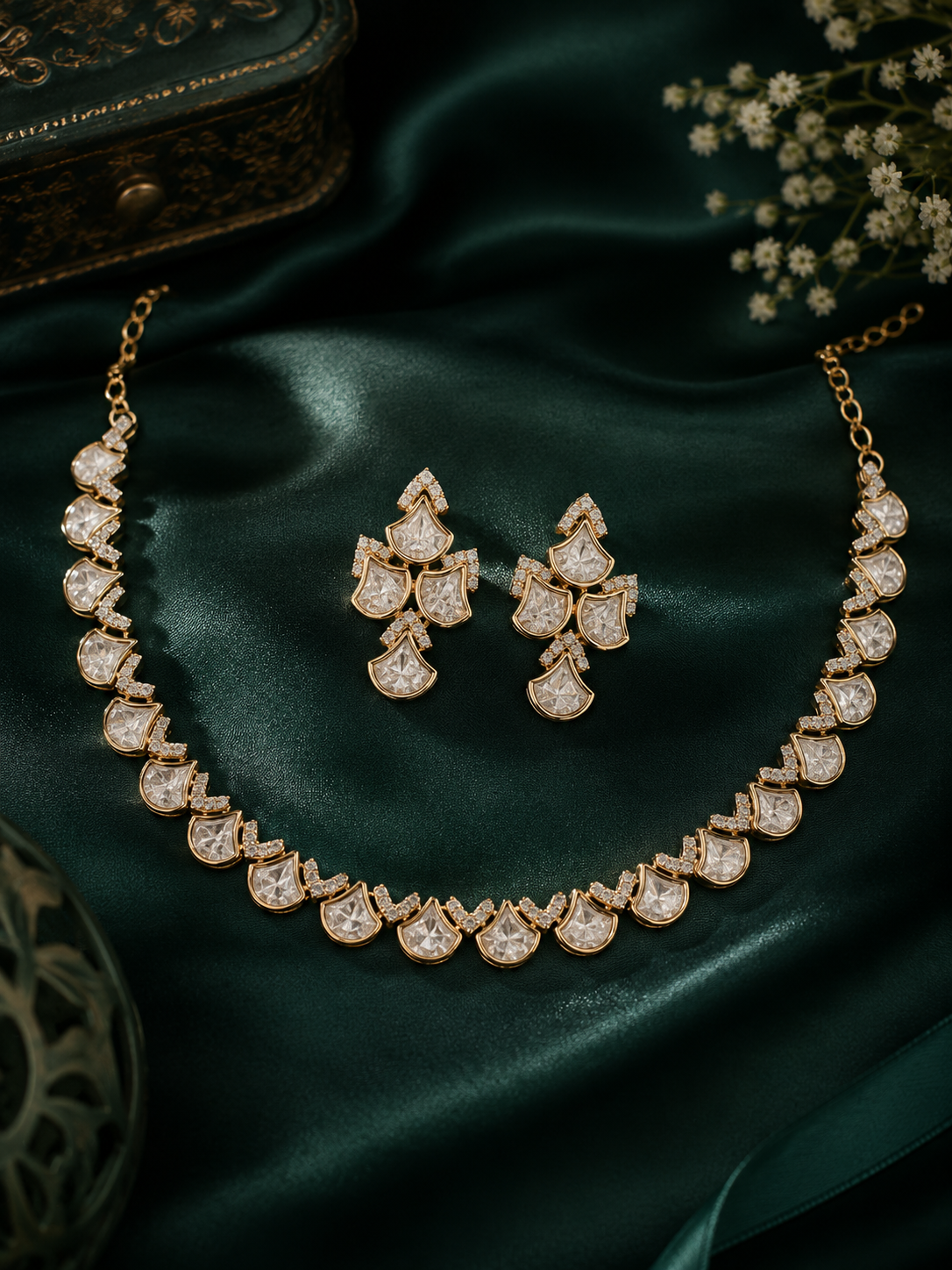 Emerald Crest Polki Necklace Set