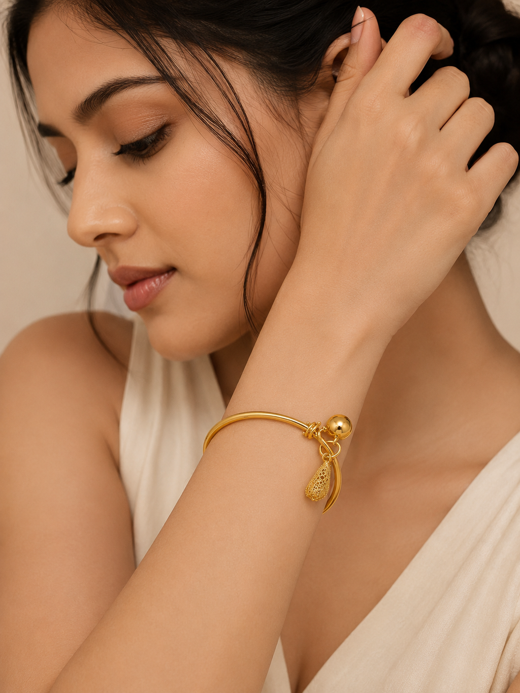 Aurora Teardrop Charm Gold Bracelet