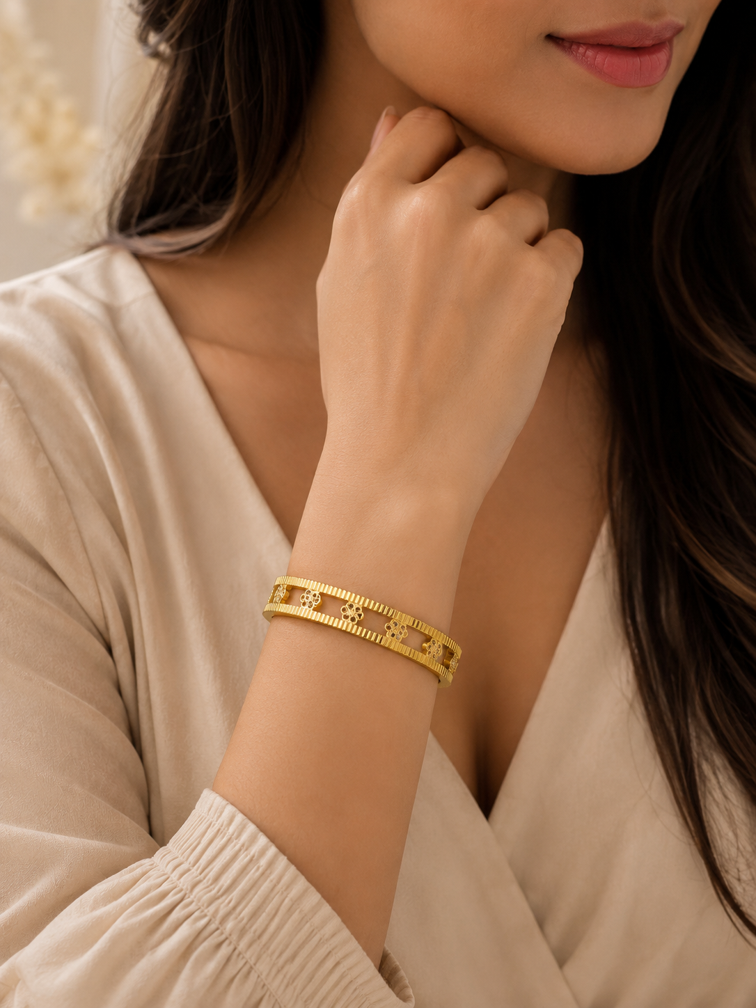 Royal Filigree Luxe Gold Bangle