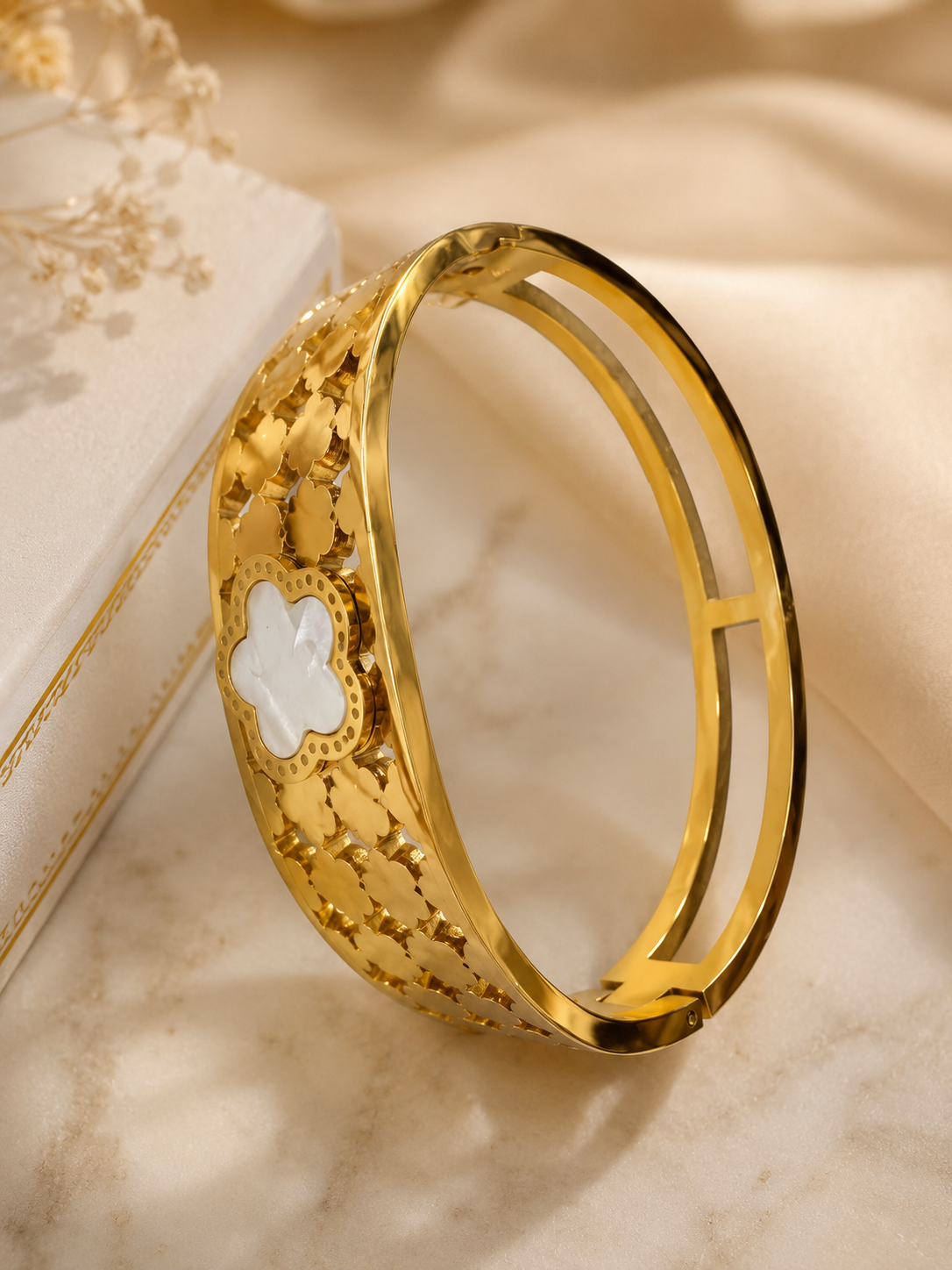Luxe Clover Radiance Gold Stainless Steel Bracelet