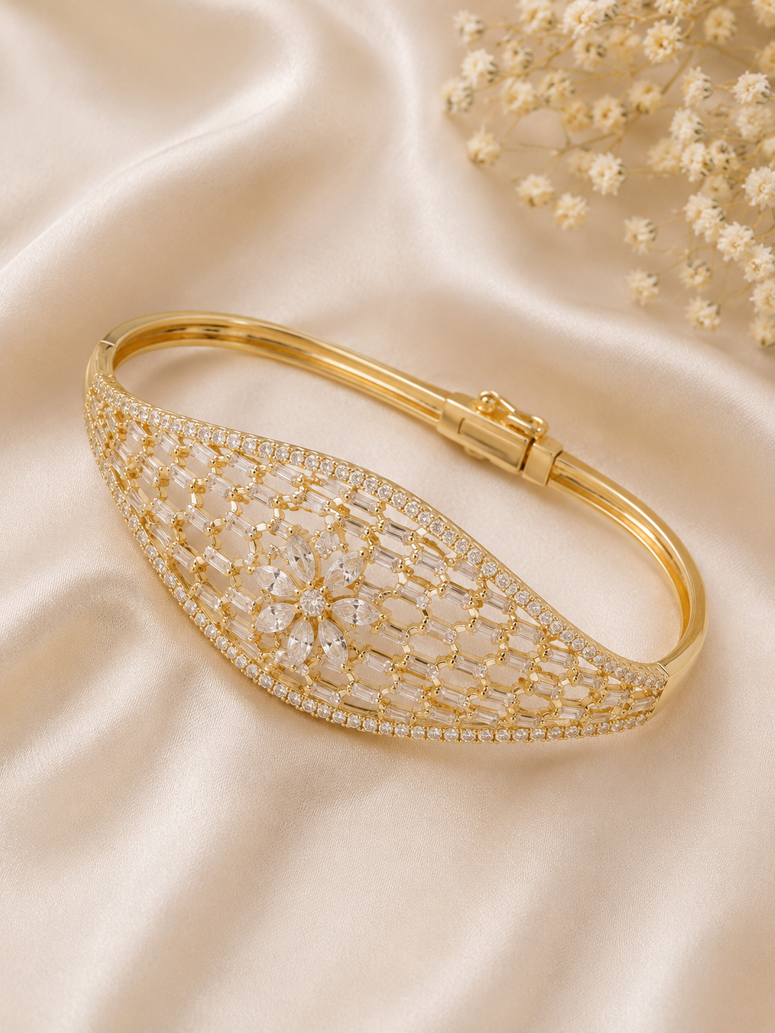 Royal Floral Lattice Gold Bracelet