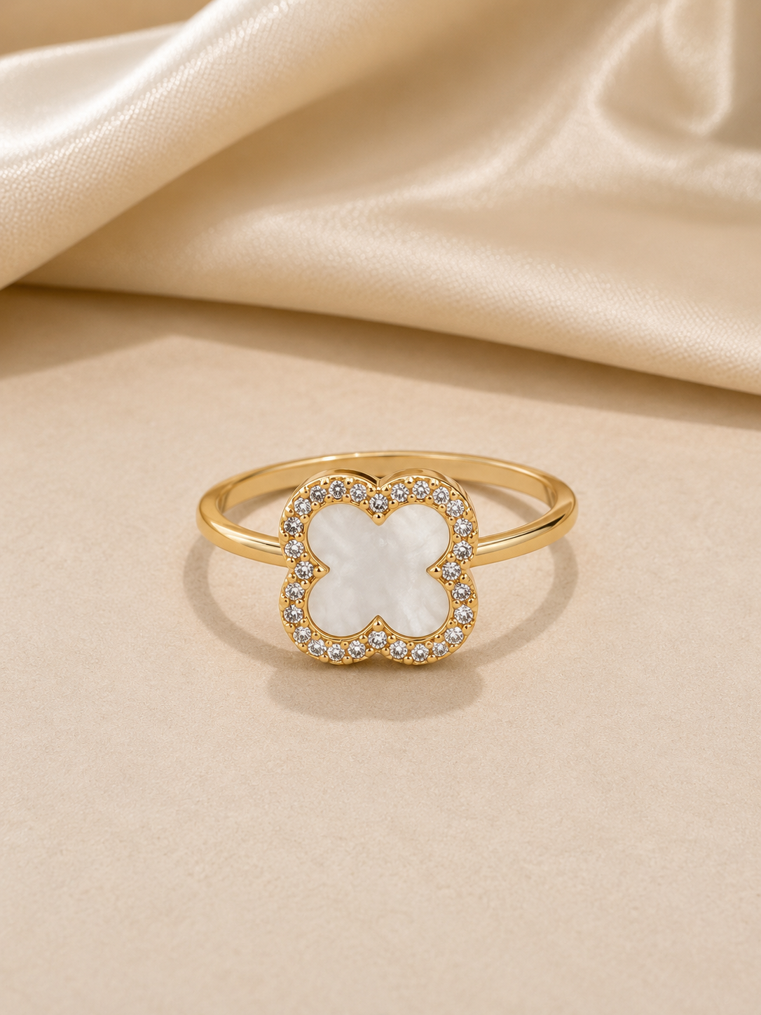 Luna Clover Mother of Pearl Ring