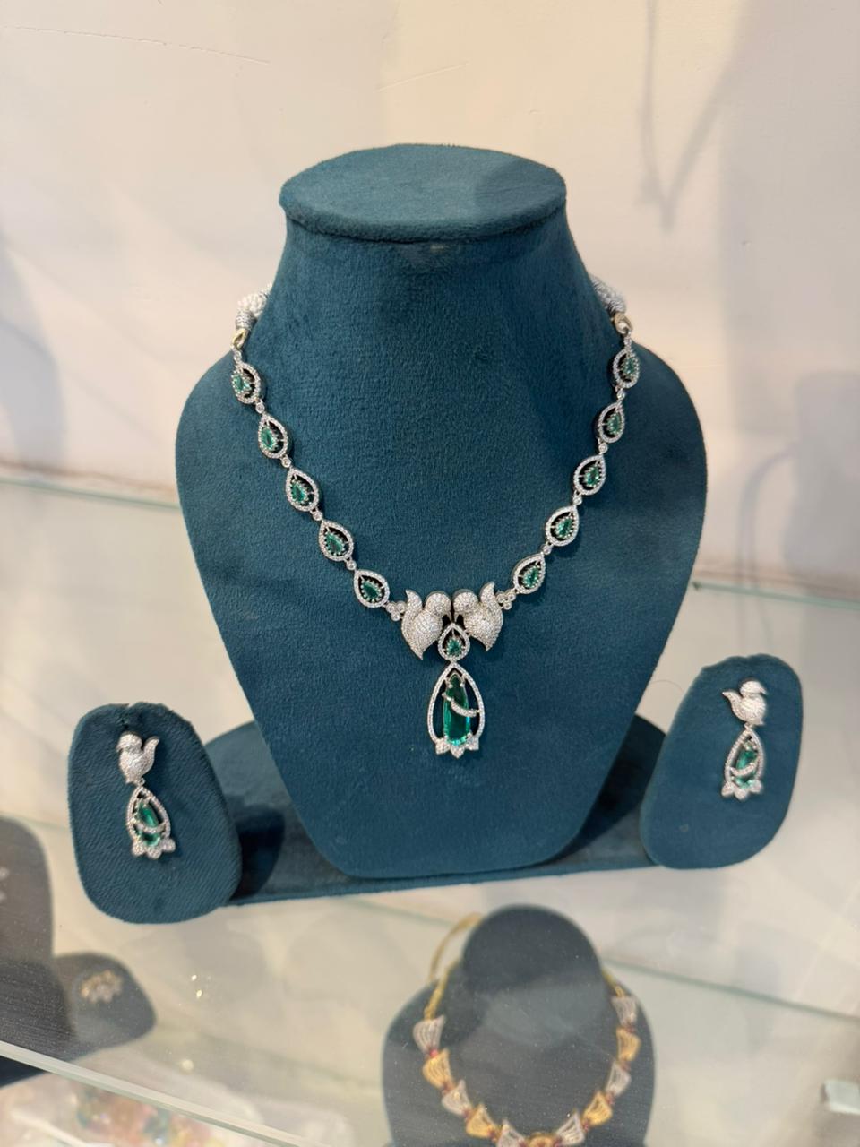Emerald Swan Elegance Necklace Set