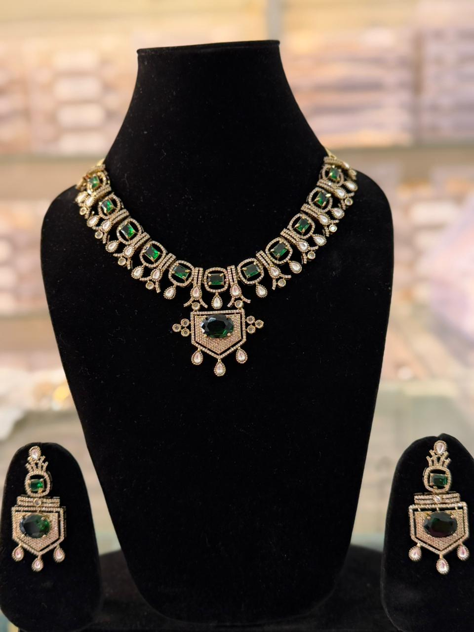 Emerald Royale Heritage Necklace Set