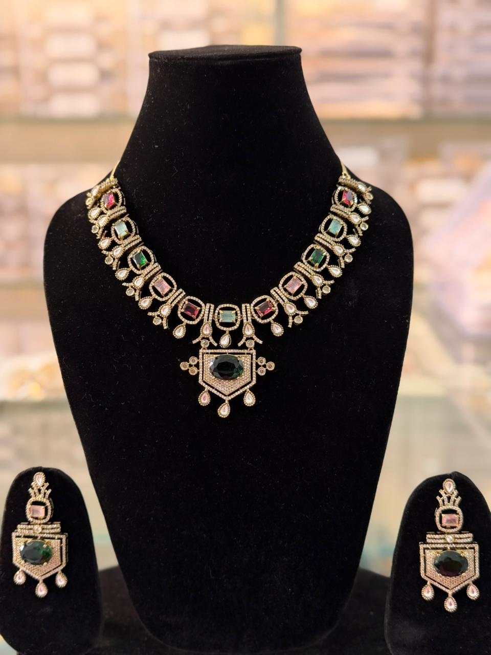 Royal Emerald Heritage Necklace Set